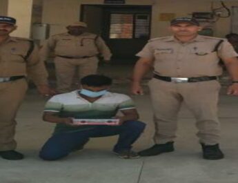 Dehradun: बैंक मे फर्जी खाताधारक बनकर ड्रॉप बॉक्स से 6,50,000 का चैक निकालकर धोखाधडी से रकम हडपने वाला 1 और अभियुक्त पुलिस की गिरफ्त में, 2 लाख की नगदी बरामद 5 Hello Uttarakhand News »