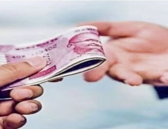 जीएसटी असिस्टेंट कमिश्नर रंगे हाथों 75 हजार रुपये की रिश्वत लेते विजिलेंस द्वारा गिरफ्तार 2 Hello Uttarakhand News »