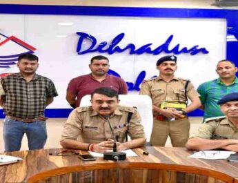 Doon Police: पटेलनगर क्षेत्र में हुए तिहरे हत्याकांड का दून पुलिस ने किया खुलासा, एसएसपी देहरादून ने स्वयं कमान सभांलते हुए ब्लांइड मर्डर केस की मिस्ट्री को सुलझाया 4 Hello Uttarakhand News &raquo;