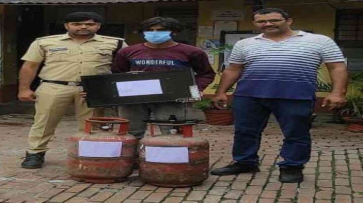 Doon Police: बंद घर मे हुई चोरी की घटना का दून पुलिस ने किया खुलासा, अभियुक्त के कब्जे से चोरी की LED TV व 2 गैस सिलेण्डर हुए बरामद 15 Hello Uttarakhand News »