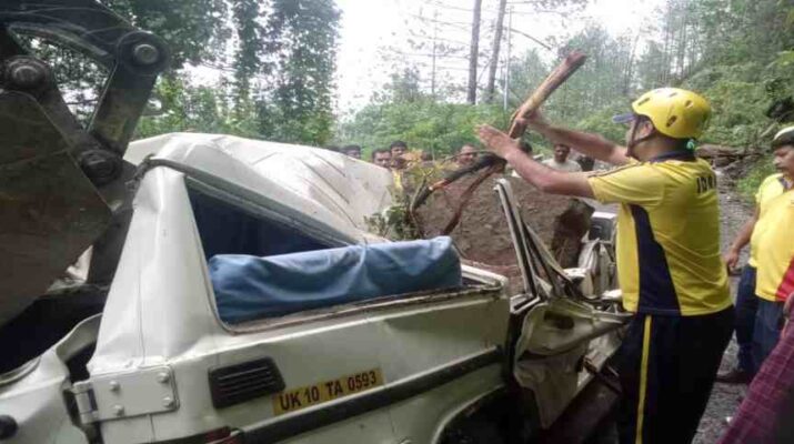Uttarkashi: दु:खद, यमुनोत्री राष्ट्रीय राजमार्ग पर ओरछा बैन्ड के पास बोल्डर गिरने से क्षतिग्रस्त, चालक की घटनास्थल पर ही मृत्यु, वाहन में तीन लोग थे सवार 2 Hello Uttarakhand News »