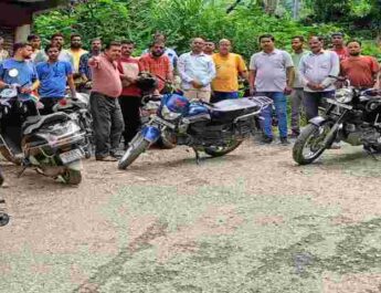 Pithoragarh: अराजक तत्वों द्वारा एक दर्जन से अधिक वाहनों के तोड़े गए शीशे, स्ट्रीट सोलर लाइट की बैटरी व लटेश्वर मन्दिर के दानपात्र से भी की चोरी 4 Hello Uttarakhand News &raquo;