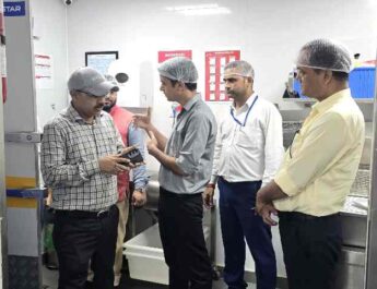 Uttarakhand: देहरादून में नामी खाद्य प्रतिष्ठानों पर छापेमारी, मानकों का पालन न करने पर होगी कार्रवाई: डा. आर. राजेश कुमार आयुक्त खाद्य संरक्षा एवं औषधि प्रशासन 4 Hello Uttarakhand News &raquo;