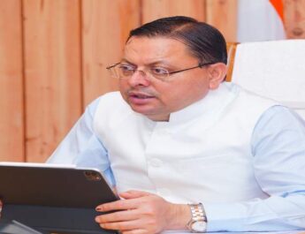 Uttarakhand: मुख्यमंत्री धामी ने जिलाधिकारियों को दिए निर्देश: अतिवृष्टि, अतिक्रमण, अस्पताल निरीक्षण और स्वदेशी उत्पादों पर विशेष जोर