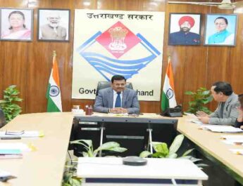 Uttarakhand: पलायन रोकथाम व सीमांत क्षेत्रों में रोजगार योजनाओं को तेज़ी से लागू करने के निर्देश, मुख्य सचिव आनंद बर्धन ने समीक्षा बैठक में तय की टाइमलाइन