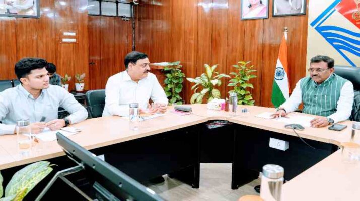 2026 Big Boost for Uttarakhand! Uttarakhand Aviation Academy: उत्तराखंड में बनेगी राज्य की पहली एविएशन एकेडमी, सभी जिला मुख्यालयों को हवाई सेवा से जोड़ने की तैयारी 1 Uttarakhand Aviation Academy