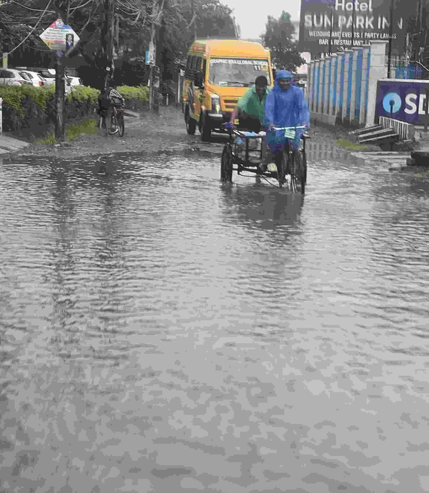 Dehradun’s ITBP Road in Poor Condition: देहरादून का ITBP Road वर्षों से बदहाल, जलभराव और गड्ढों से बढ़ा हादसों का खतरा 4 Dehradun’s ITBP Road in Poor Condition
