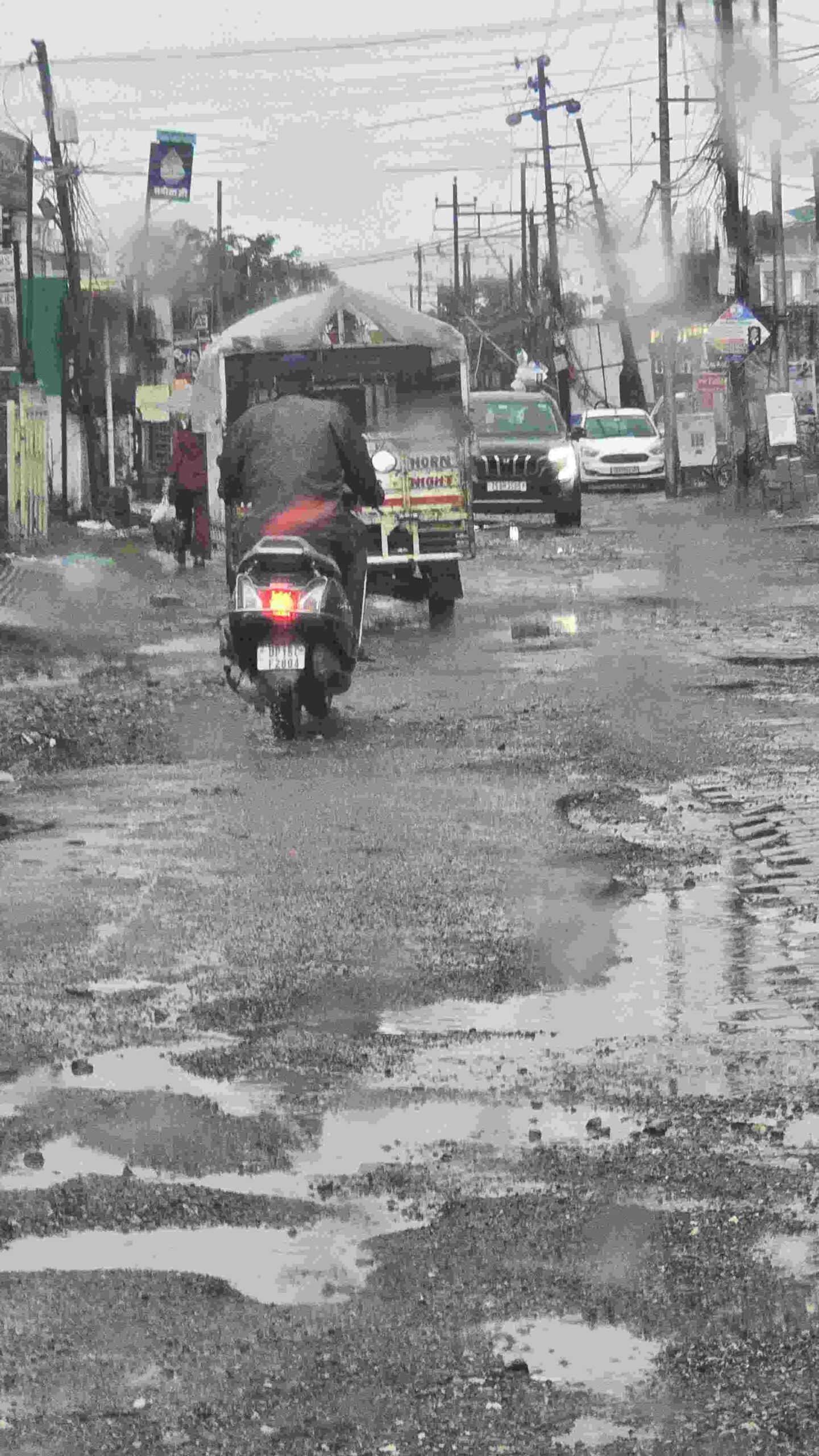 Dehradun’s ITBP Road in Poor Condition: देहरादून का ITBP Road वर्षों से बदहाल, जलभराव और गड्ढों से बढ़ा हादसों का खतरा 6 Dehradun’s ITBP Road in Poor Condition