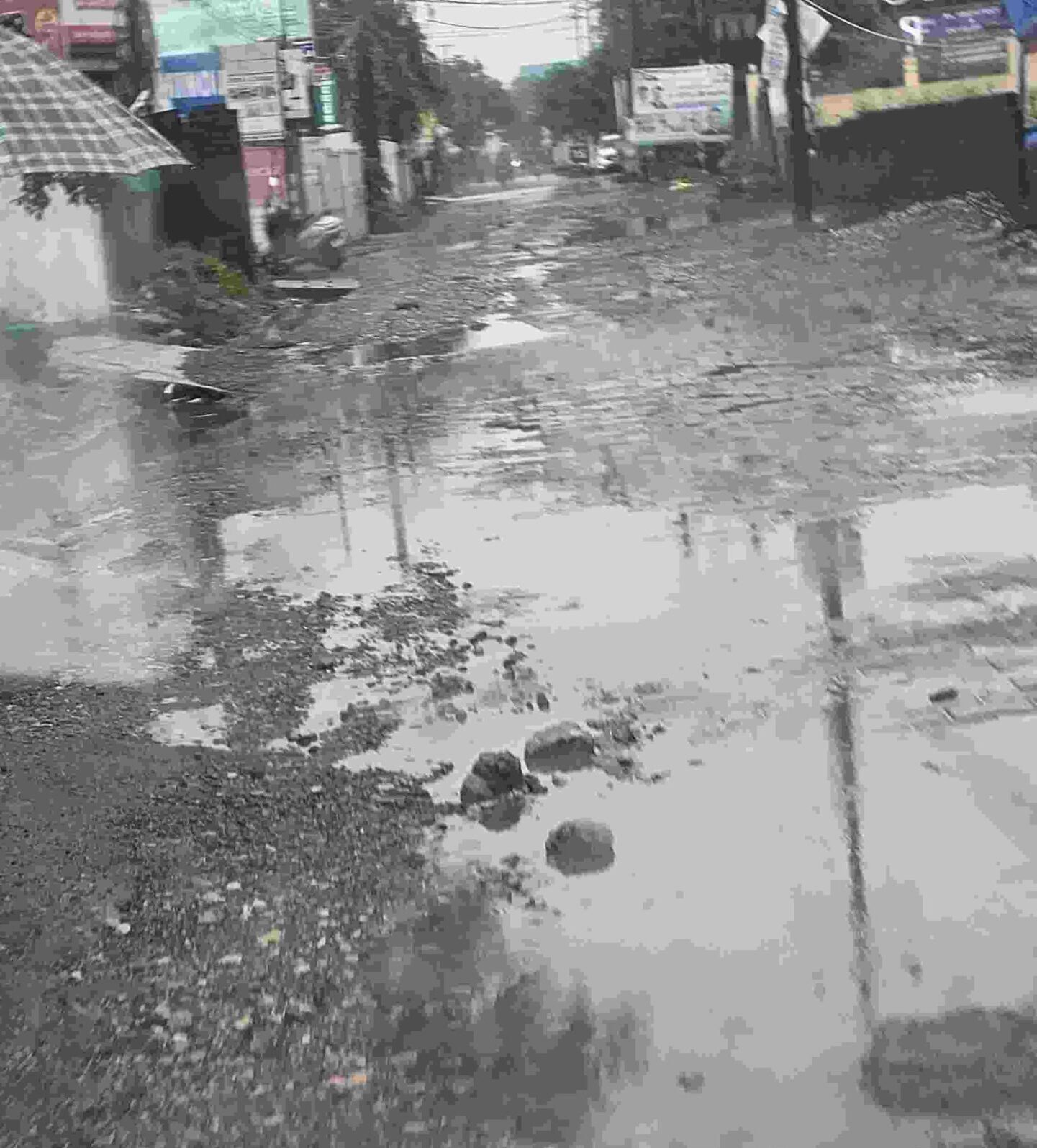 Dehradun’s ITBP Road in Poor Condition: देहरादून का ITBP Road वर्षों से बदहाल, जलभराव और गड्ढों से बढ़ा हादसों का खतरा 3 Dehradun’s ITBP Road in Poor Condition