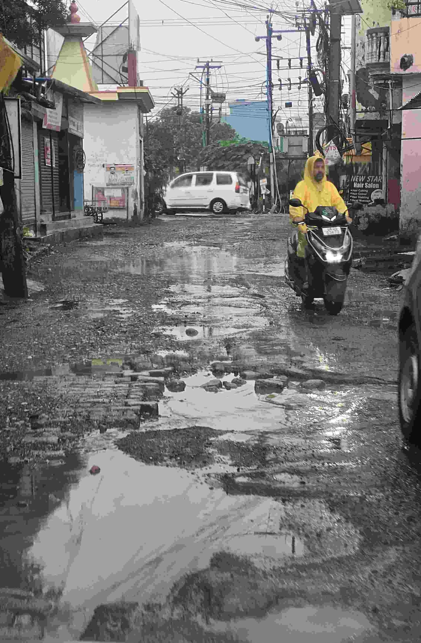 Dehradun’s ITBP Road in Poor Condition: देहरादून का ITBP Road वर्षों से बदहाल, जलभराव और गड्ढों से बढ़ा हादसों का खतरा 2 Dehradun’s ITBP Road in Poor Condition